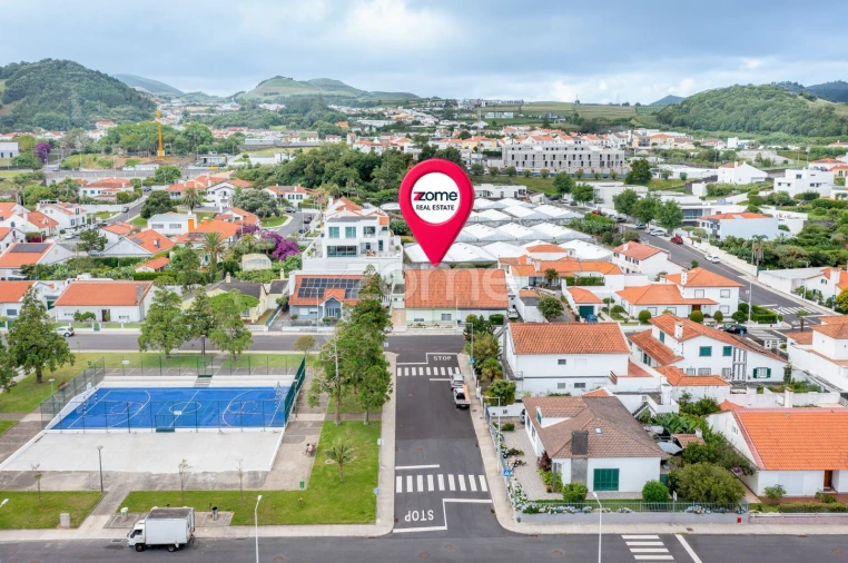 Moradia T4 para Venda em Fajã de Baixo Foto 43