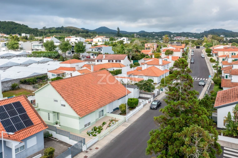 Moradia T4 para Venda em Fajã de Baixo Foto 42