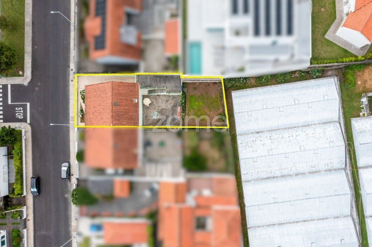 Moradia T4 para Venda em Fajã de Baixo Foto 47