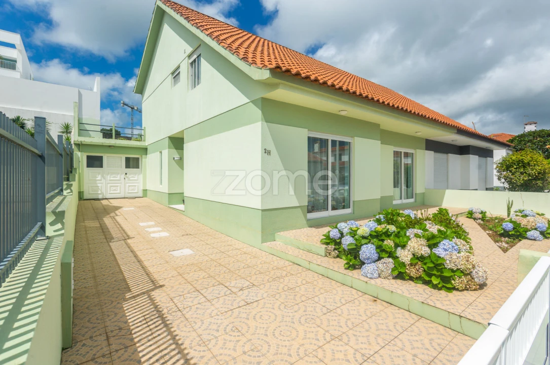 Moradia T4 para Venda em Fajã de Baixo Foto 1
