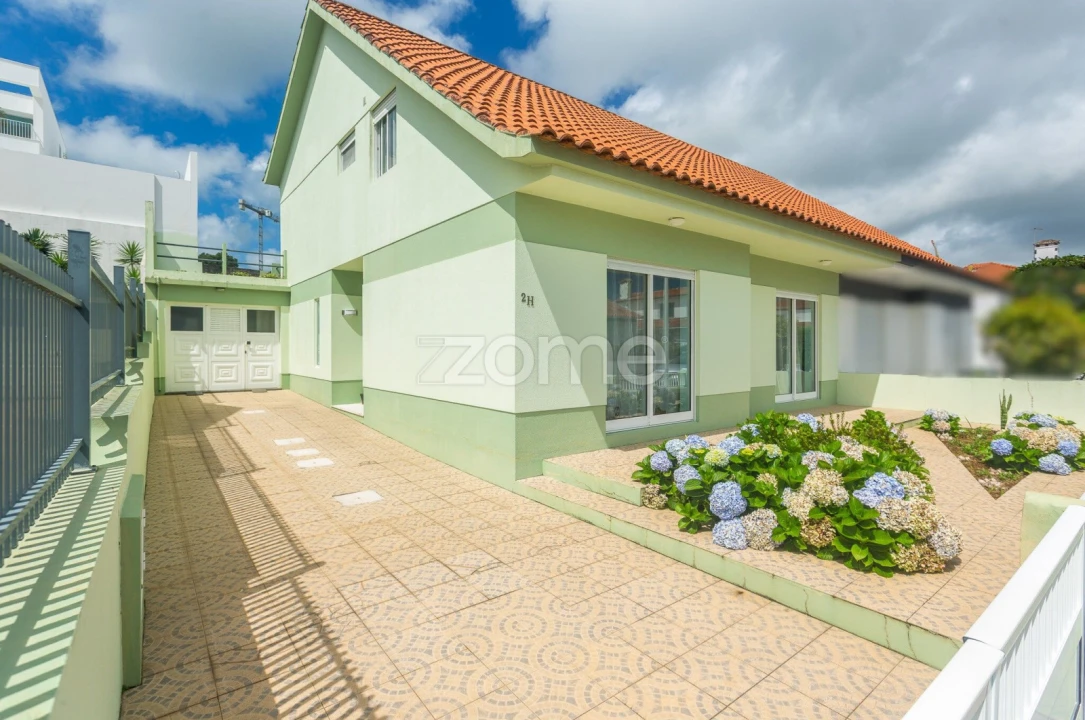 Moradia T4 para Venda em Fajã de Baixo Foto 2