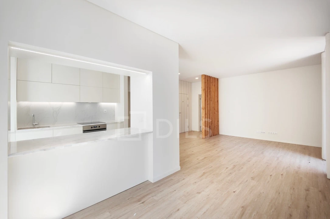 Apartamento T2 para Venda em Campolide Foto 5