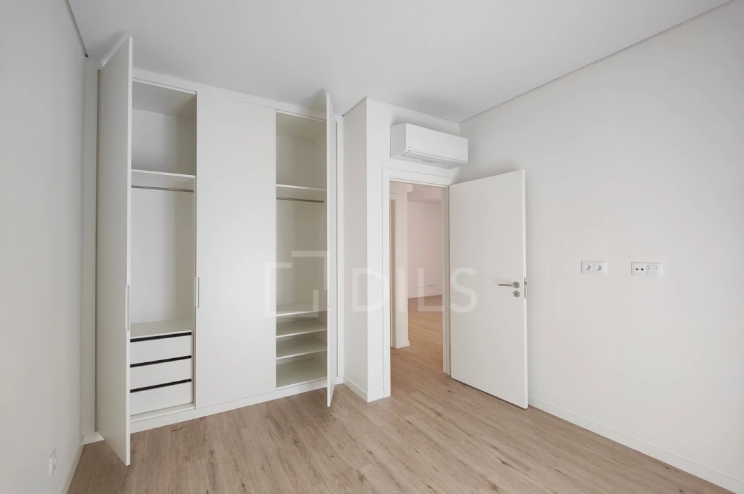 Apartamento T2 para Venda em Campolide Foto 13