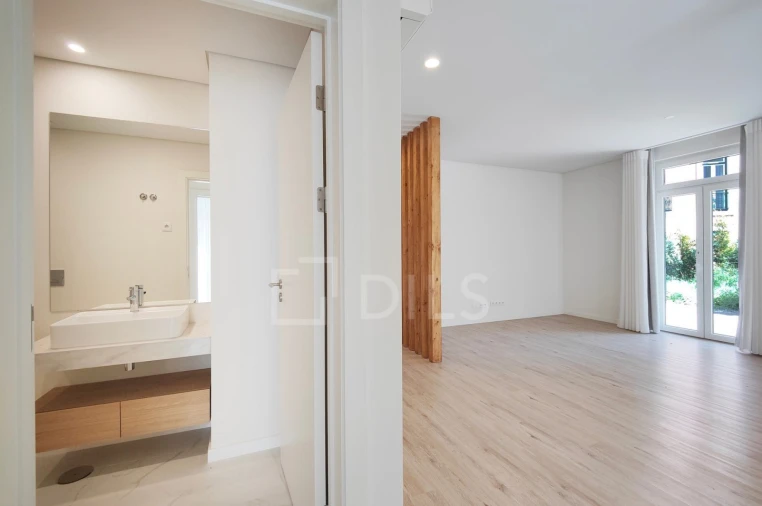Apartamento T2 para Venda em Campolide Foto 16