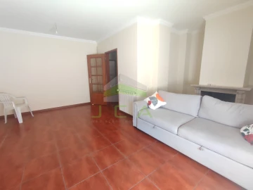 Apartamento T3 para Arrendamento em Marrazes e Barosa