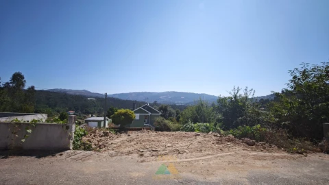 Moradia T3 para Venda em Rebordões (Santa Maria)