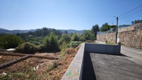 Moradia T3 para Venda em Rebordões (Santa Maria)