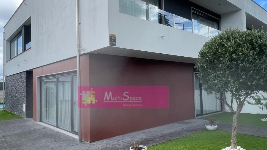 Moradia T5 para Venda em Nossa Sra de Fatima