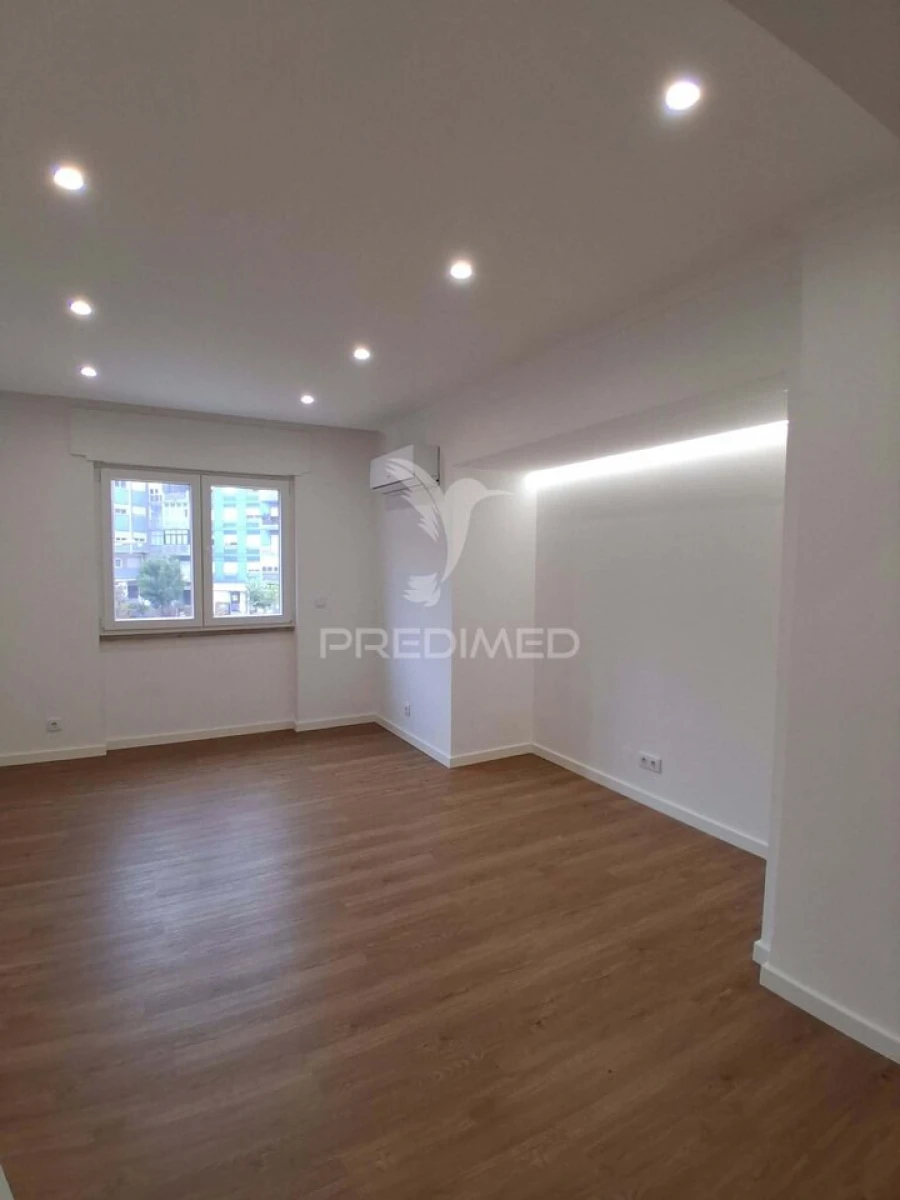 Apartamento T3 para Venda em Almada, Cova da Piedade, Pragal e Cacilhas Foto 10