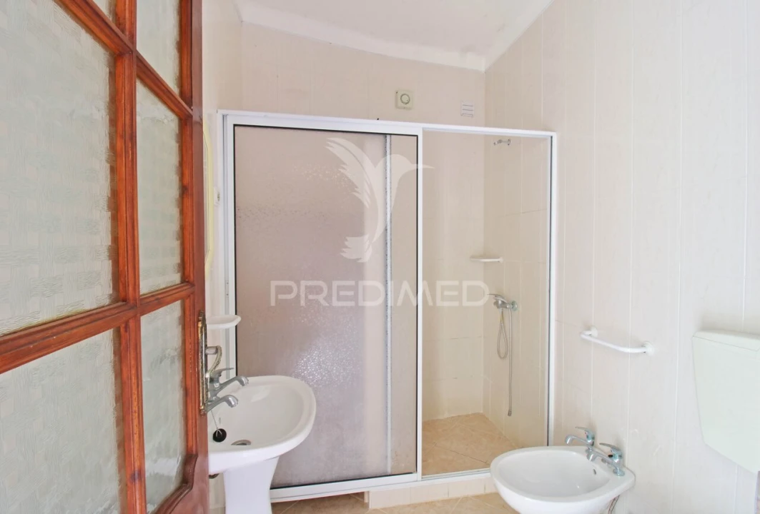 Moradia T3 para Venda em Ribeirinha Foto 4