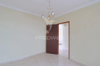 Moradia T3 para Venda em Ribeirinha