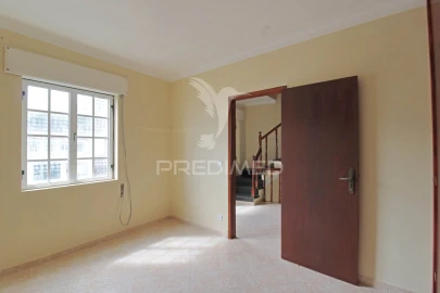 Moradia T3 para Venda em Ribeirinha