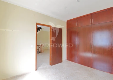 Moradia T3 para Venda em Ribeirinha