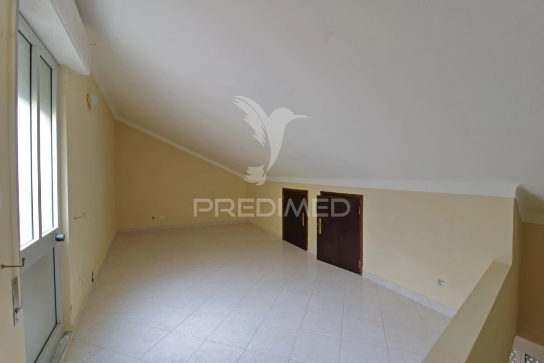 Moradia T3 para Venda em Ribeirinha Foto 17