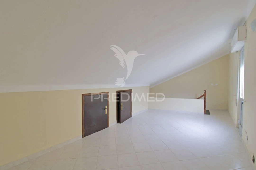 Moradia T3 para Venda em Ribeirinha Foto 18