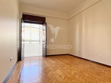 Apartamento T2 para Venda em Santa Iria de Azoia, São João da Talha e Bobadela