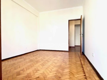 Apartamento T2 para Venda em Santa Iria de Azoia, São João da Talha e Bobadela