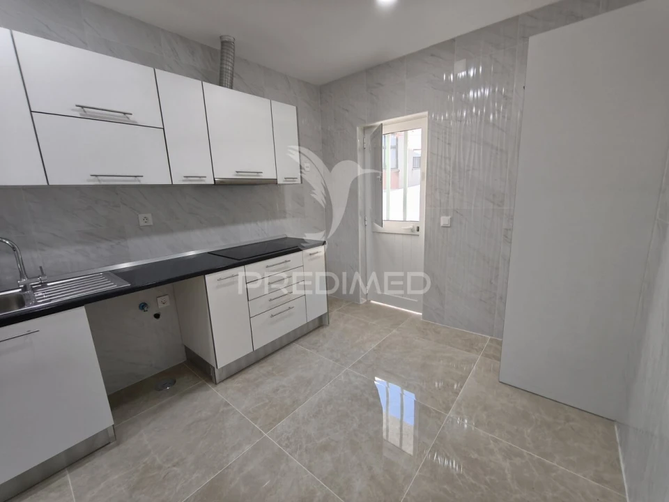 Apartamento T1 para Venda em Baixa da Banheira e Vale da Amoreira Foto 1