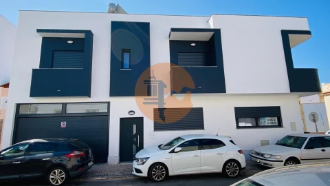 Moradia T3 para Venda em Faro (Sé e São Pedro)