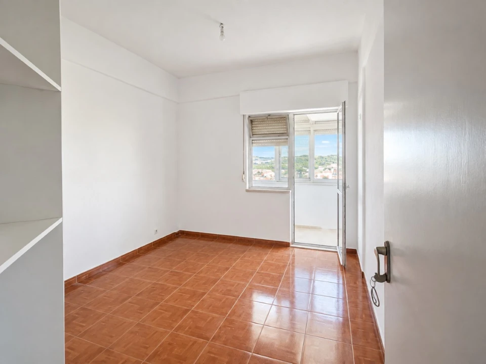 Apartamento T1 para Venda em Águas Livres Foto 1