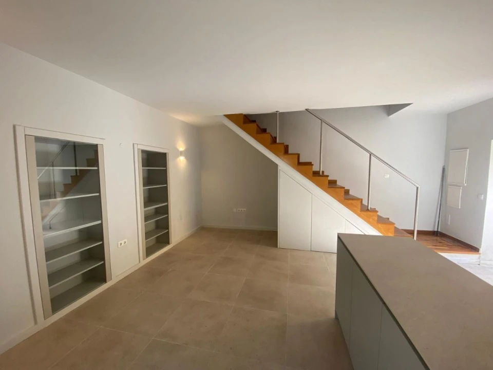 Apartamento T2 para Arrendamento em Aldoar, Foz do Douro e Nevogilde Foto 2