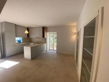 Apartamento T2 para Arrendamento em Aldoar, Foz do Douro e Nevogilde