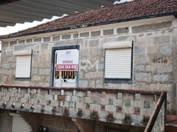 Moradia T2 para Venda em Recarei