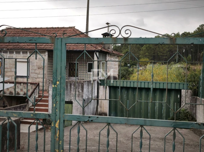 Moradia T2 para Venda em Recarei Foto 3
