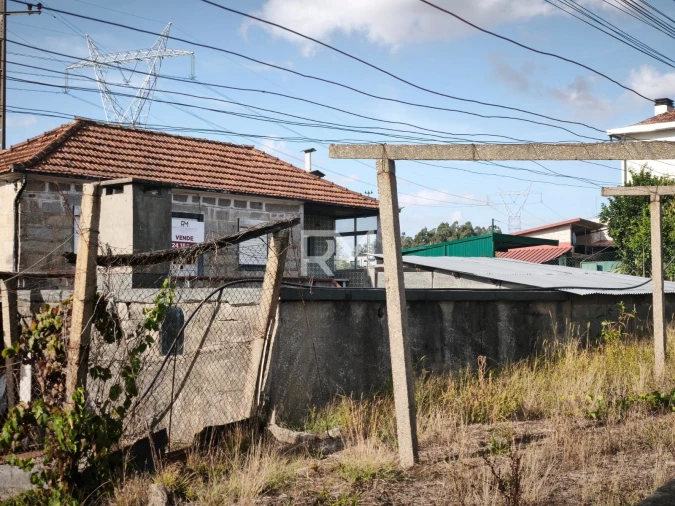 Moradia T2 para Venda em Recarei Foto 4
