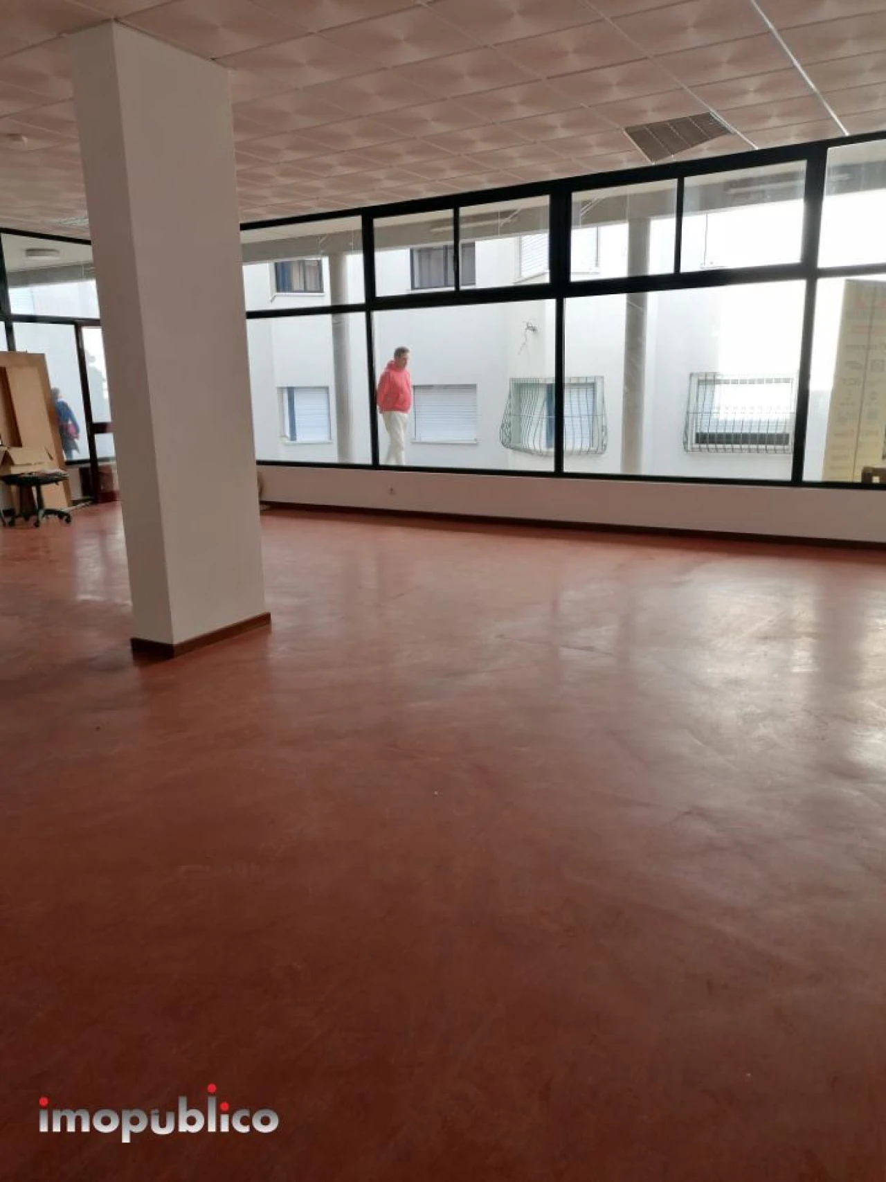 Loja para Arrendamento em Vila Verde e Barbudo Foto 1
