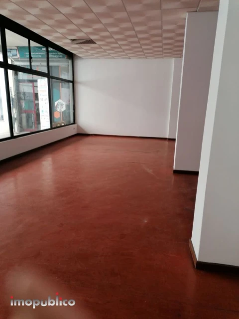 Loja para Arrendamento em Vila Verde e Barbudo