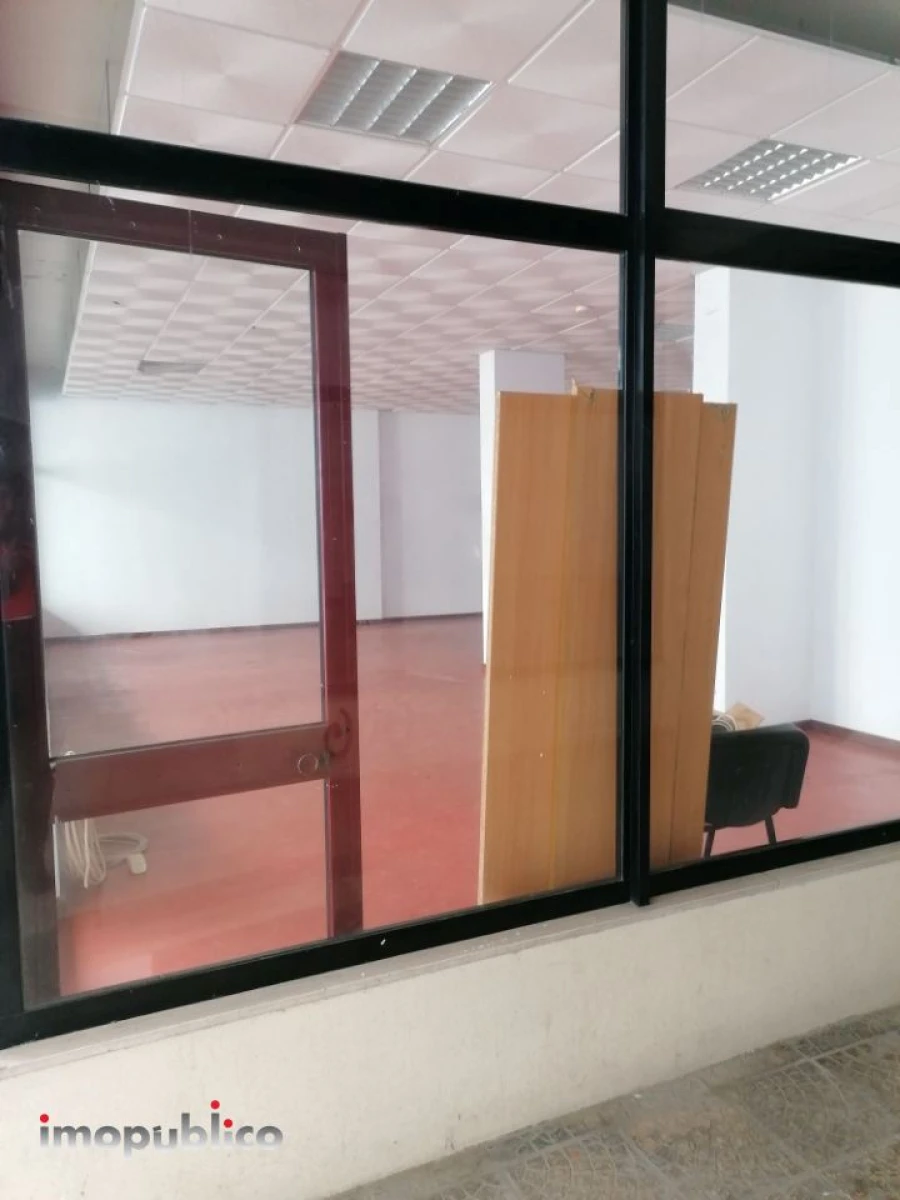Loja para Arrendamento em Vila Verde e Barbudo Foto 3