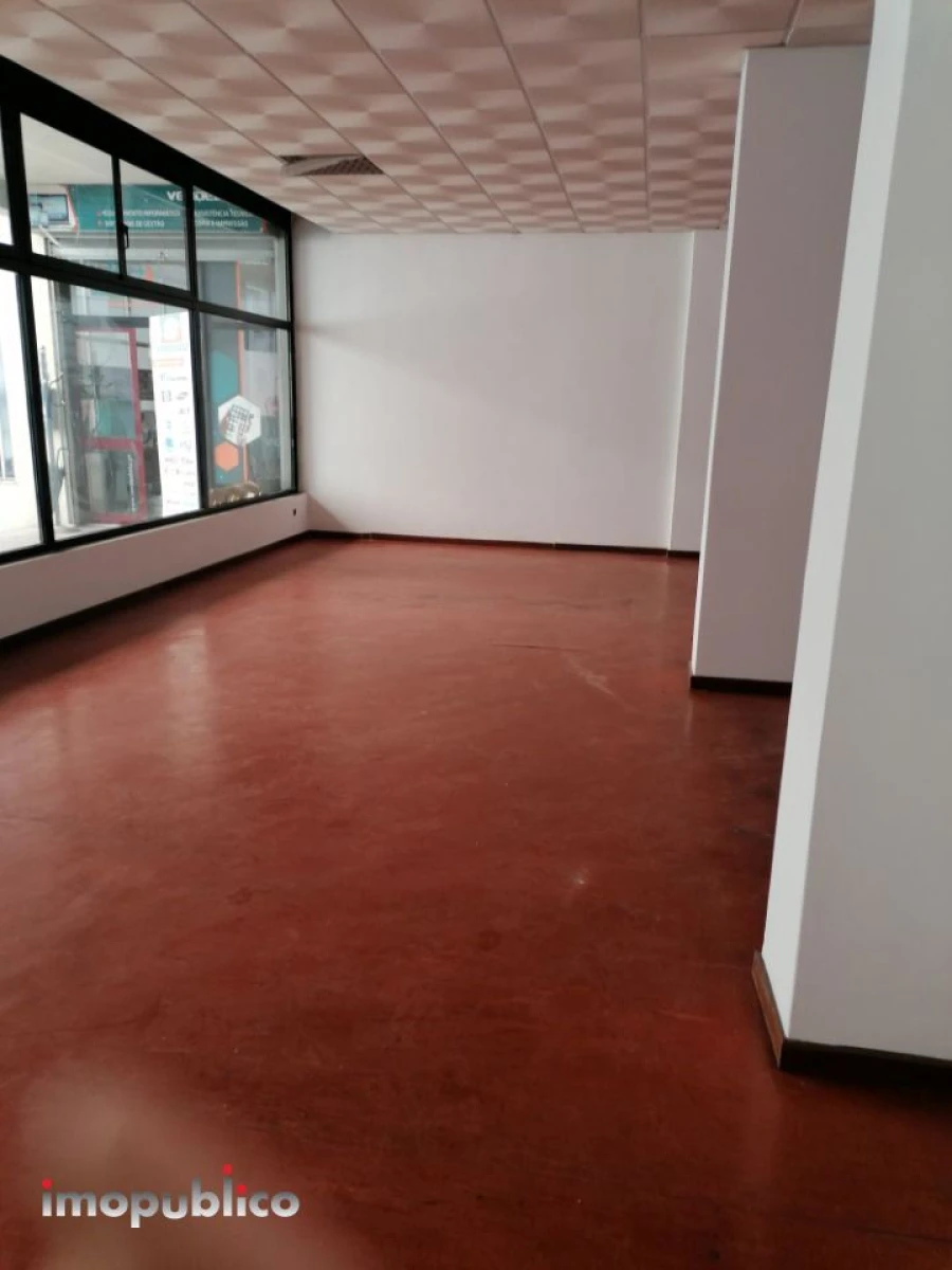 Loja para Arrendamento em Vila Verde e Barbudo Foto 7