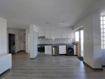 Apartamento T3 para Arrendamento em Seixal, Arrentela e Aldeia de Paio Pires