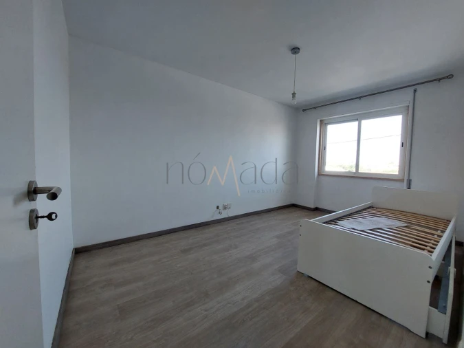 Apartamento T3 para Arrendamento em Seixal, Arrentela e Aldeia de Paio Pires Foto 4
