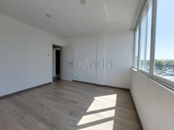 Apartamento T3 para Arrendamento em Seixal, Arrentela e Aldeia de Paio Pires Foto 6