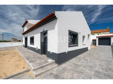 Moradia T5 para Venda em Atalaia e Alto Estanqueiro-Jardia