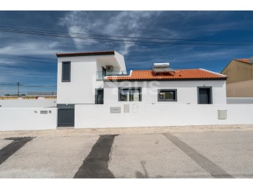Moradia T5 para Venda em Atalaia e Alto Estanqueiro-Jardia