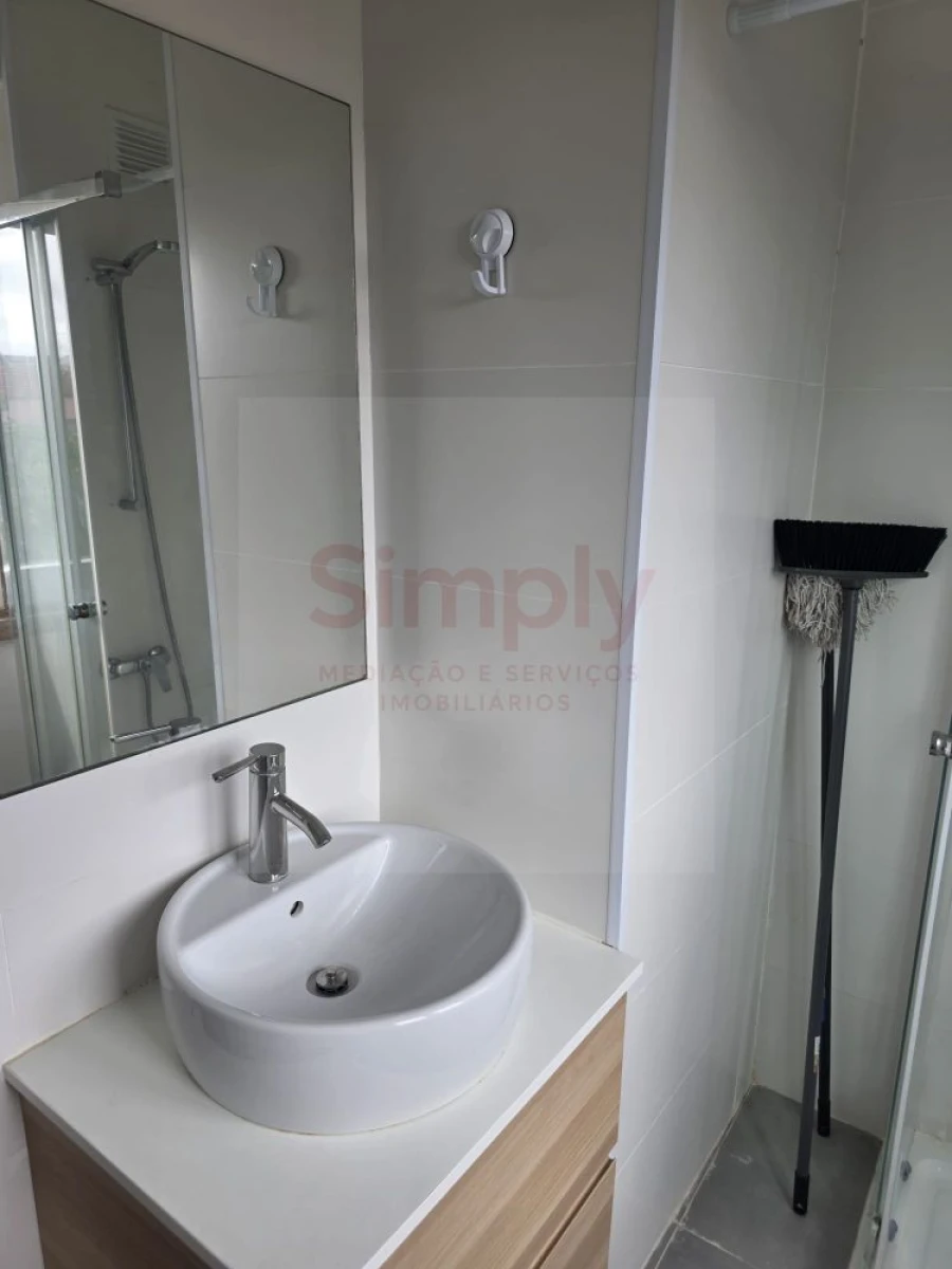 Apartamento T1 para Venda em Ajuda Foto 14