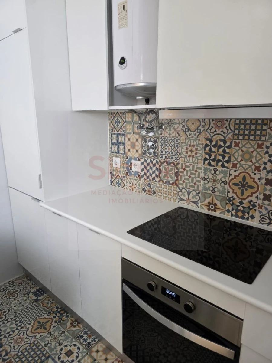 Apartamento T1 para Venda em Ajuda Foto 5