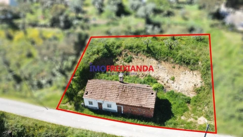 Moradia T2 para Venda em Freixianda, Ribeira do Fárrio e Formigais