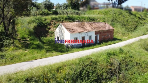 Moradia T2 para Venda em Freixianda, Ribeira do Fárrio e Formigais