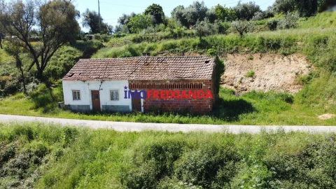 Moradia T2 para Venda em Freixianda, Ribeira do Fárrio e Formigais