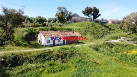 Moradia T2 para Venda em Freixianda, Ribeira do Fárrio e Formigais