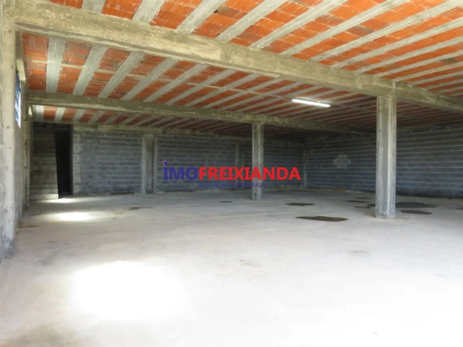 Loja para Arrendamento em Freixianda, Ribeira do Fárrio e Formigais Foto 5