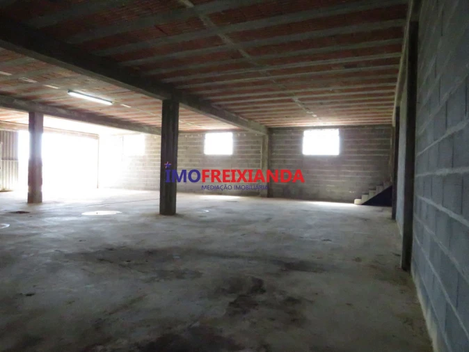 Loja para Arrendamento em Freixianda, Ribeira do Fárrio e Formigais Foto 10
