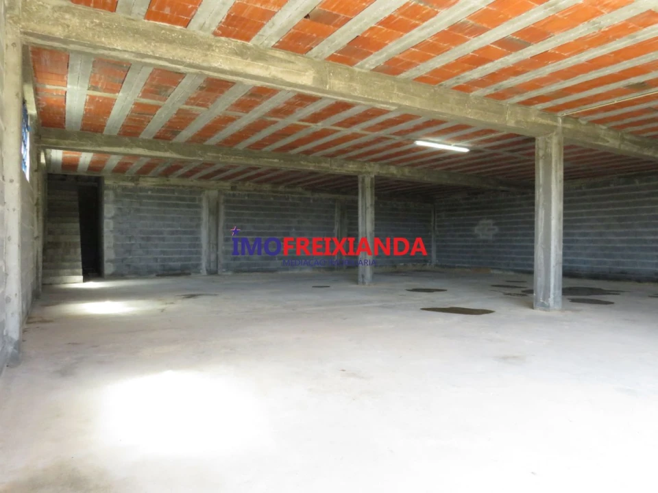 Loja para Arrendamento em Freixianda, Ribeira do Fárrio e Formigais Foto 5