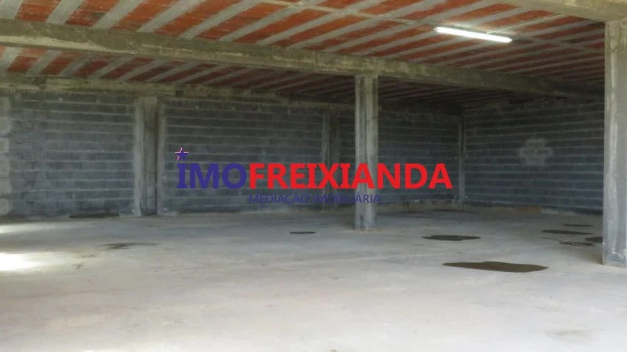 Loja para Arrendamento em Freixianda, Ribeira do Fárrio e Formigais