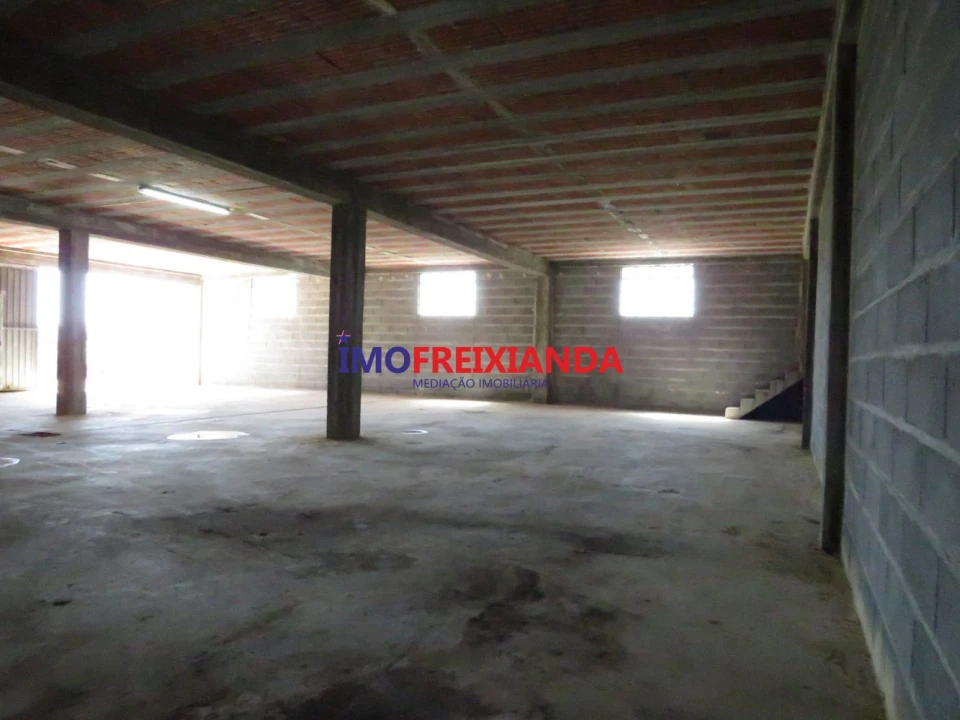 Loja para Arrendamento em Freixianda, Ribeira do Fárrio e Formigais Foto 10