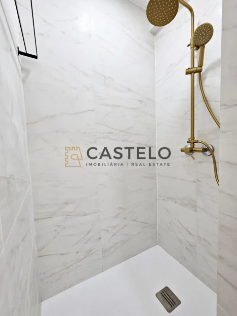 Apartamento T3 para Venda em Quelfes